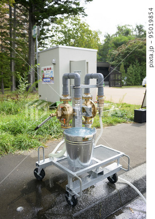 緊急貯水槽を使った訓練の様子 緊急貯水槽を使った訓練の様子 95019854