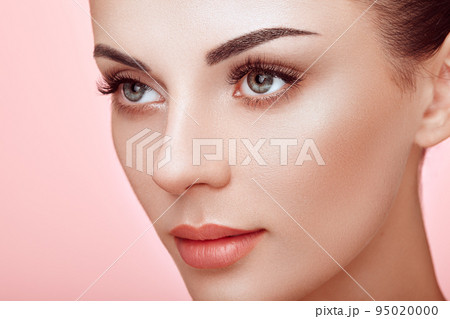 Beautiful woman with long false eyelashes 95020000
