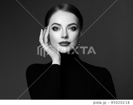 Beautiful woman face with perfect makeup Beautiful woman face with perfect makeup 95020218
