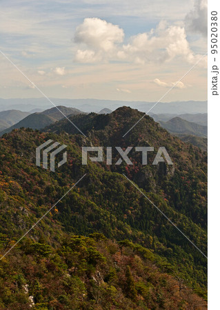 多紀連山の紅葉 95020380