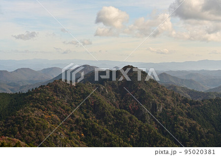 多紀連山の紅葉 95020381