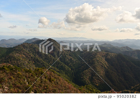 多紀連山の紅葉 95020382