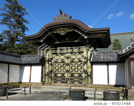 鎌倉市の建長寺にある唐門 95021488