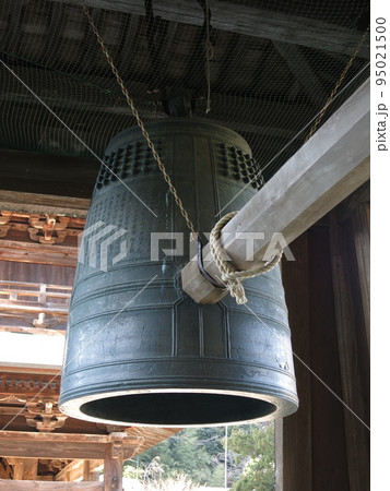 鎌倉市の建長寺にある国宝の梵鐘 95021500