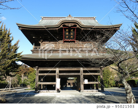 鎌倉市の建長寺にある三門 鎌倉市の建長寺にある三門 95021503