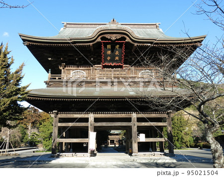鎌倉市の建長寺にある三門 鎌倉市の建長寺にある三門 95021504