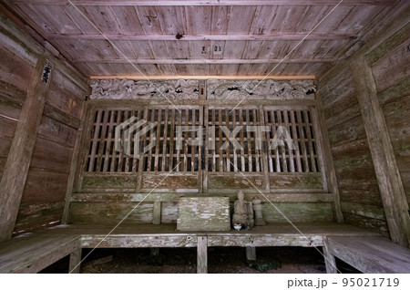 島根半島枕木山の華蔵寺の地蔵堂 島根半島枕木山の華蔵寺の地蔵堂 95021719