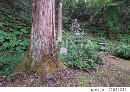 島根半島枕木山の華蔵寺の不動大石像 島根半島枕木山の華蔵寺の不動大石像 95022232