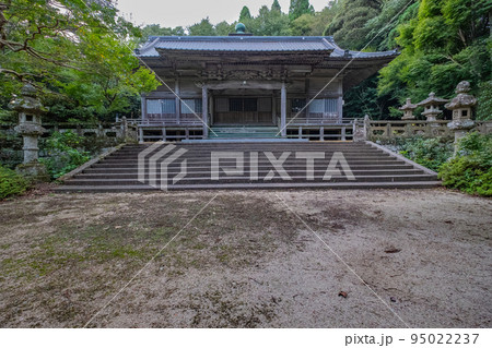 島根半島枕木山の華蔵寺の薬師堂 95022237