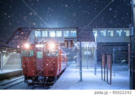 【冬】道南いさりび鉄道 五稜郭駅【雪】 【冬】道南いさりび鉄道 五稜郭駅【雪】 95022242