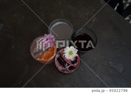 メキシコのカフェでお洒落なドリンク 95022796
