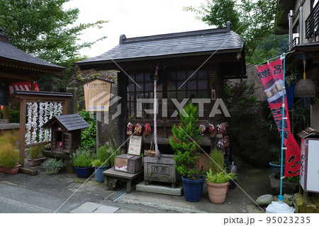 山寺の対面石と対面堂 山寺の対面石と対面堂 95023235