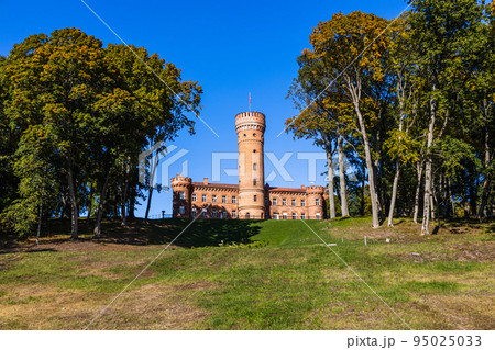 Castle of Raudone - Renaissance style manor with a cylindrical tower Castle of Raudone - Renaissance style manor with a cylindrical tower 95025033