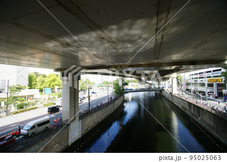 横浜市　山下橋交差点付近 95025063