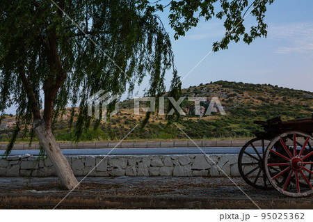 トルコ セルチュクからエフェソスへの道中の風景 トルコ セルチュクからエフェソスへの道中の風景 95025362