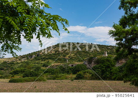トルコ　エフェソスの古代都市遺跡周辺の風景 95025641