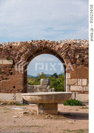 トルコ エフェソスの古代都市遺跡にあるメアリー教会 トルコ エフェソスの古代都市遺跡にあるメアリー教会 95025656