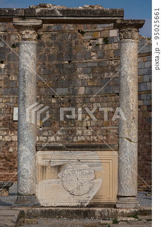 トルコ エフェソスの古代都市遺跡にあるメアリー教会 トルコ エフェソスの古代都市遺跡にあるメアリー教会 95025661