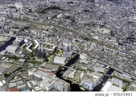 京浜急行の神奈川新町駅付近を空撮 京浜急行の神奈川新町駅付近を空撮 95025901