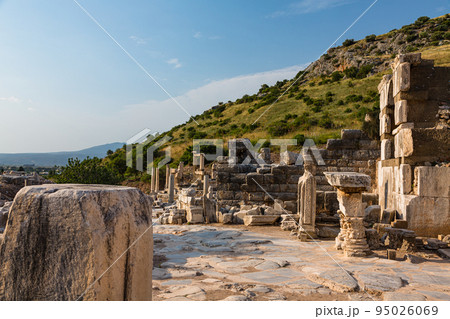 トルコ　エフェソスの古代都市遺跡 95026069