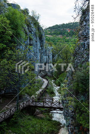 トルコ サフランボル近郊のインセカヤにあるトカトリ峡谷 トルコ サフランボル近郊のインセカヤにあるトカトリ峡谷 95026488