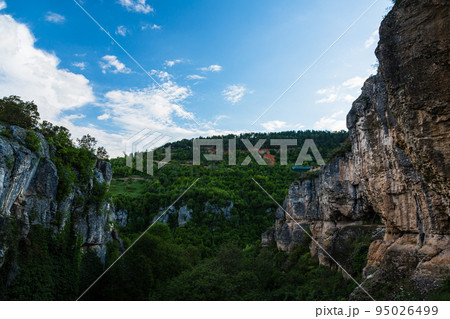 トルコ　サフランボル近郊のインセカヤにあるトカトリ峡谷 95026499