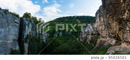 トルコ　サフランボル近郊のインセカヤにあるトカトリ峡谷 95026501