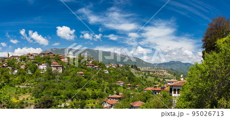トルコ サフランボルの旧市街から見える街並み トルコ サフランボルの旧市街から見える街並み 95026713