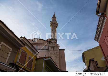 トルコ　イズミルのケメラルティマーケットから見えるケスタネパザルモスク 95027157