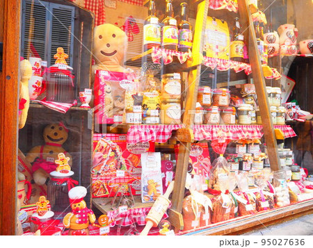 コルマールの町で～お土産物屋さん 95027636