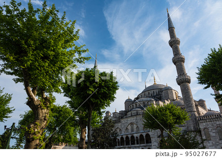 トルコ イスタンブール歴史地域に建つスルタンアフメト・モスク、別名ブルーモスク トルコ イスタンブール歴史地域に建つスルタンアフメト・モスク、別名ブルーモスク 95027677