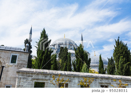 トルコ　イスタンブール歴史地域のスレイマニエの丘に建つスレイマニエ・モスク 95028031