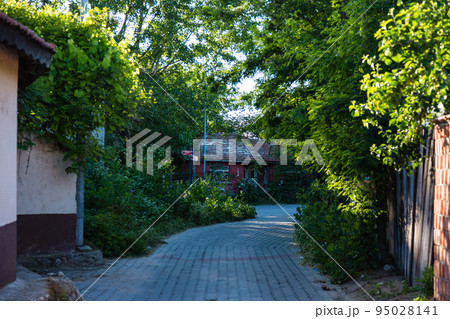 トルコ エディルネの旧市街の路地風景 トルコ エディルネの旧市街の路地風景 95028141