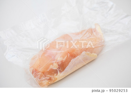 簡易包装の鳥肉 95029253