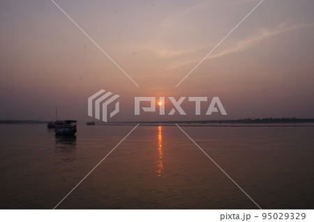 インド 世界遺産スンダルバンス国立公園の夕日 インド 世界遺産スンダルバンス国立公園の夕日 95029329