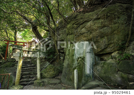 洲本城跡 八王子神社 参道 兵庫県洲本市 洲本城跡 八王子神社 参道 兵庫県洲本市 95029461