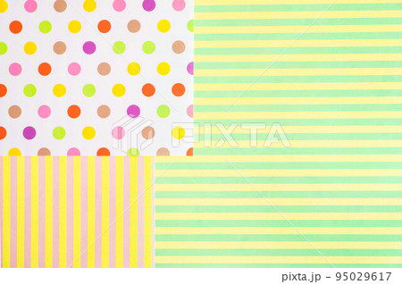 ストライプとドット柄の折り紙 95029617