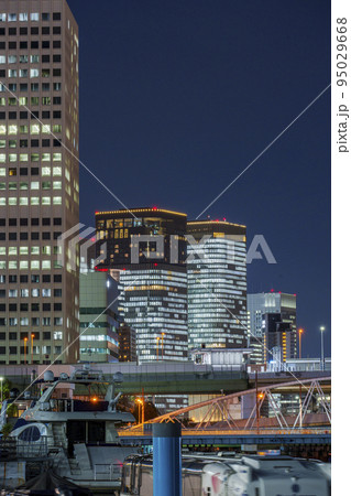 中央卸売市場周辺から見た美しい大阪・中之島周辺の夜景 95029668