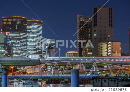 中央卸売市場周辺から見た美しい大阪・中之島周辺の夜景 95029678
