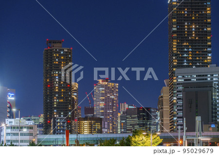 中央卸売市場周辺から見た美しい大阪・中之島周辺の夜景 95029679