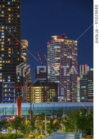 中央卸売市場周辺から見た美しい大阪・中之島周辺の夜景 95029680