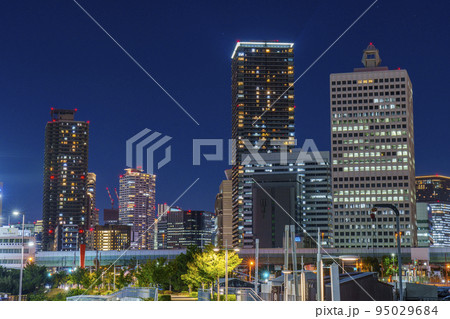 中央卸売市場周辺から見た美しい大阪・中之島周辺の夜景 95029684