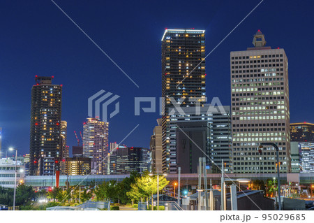 中央卸売市場周辺から見た美しい大阪・中之島周辺の夜景 中央卸売市場周辺から見た美しい大阪・中之島周辺の夜景 95029685