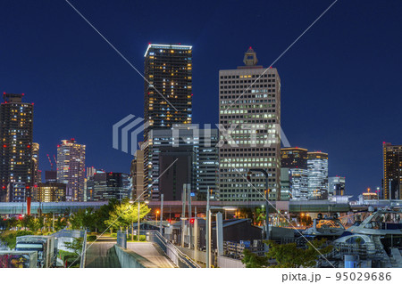 中央卸売市場周辺から見た美しい大阪・中之島周辺の夜景 中央卸売市場周辺から見た美しい大阪・中之島周辺の夜景 95029686