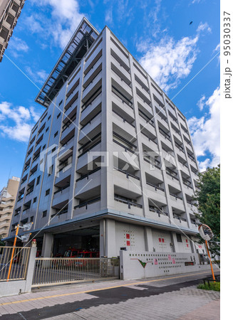 日本の横浜都市景観 10月・川崎市消防局などを望む 95030337