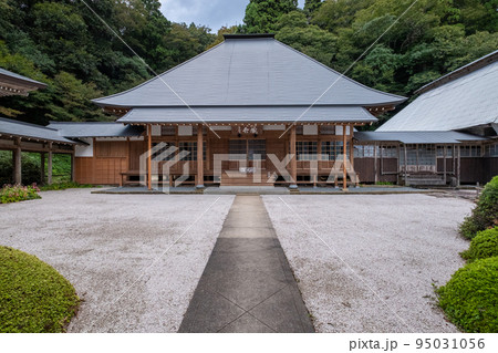 島根半島枕木山の華蔵寺の本堂 95031056