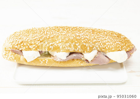 美味しいカマンベールチーズサンド 95031060