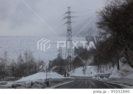 スノークルーズ・御母衣ダム・国道158号【岐阜県大野郡白川村】 95032890