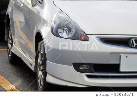 自動車イメージ　ホンダ初代フィットのフロントマスク 95033071