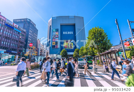 日本の東京都市景観　高田馬場駅前を望む 95033420